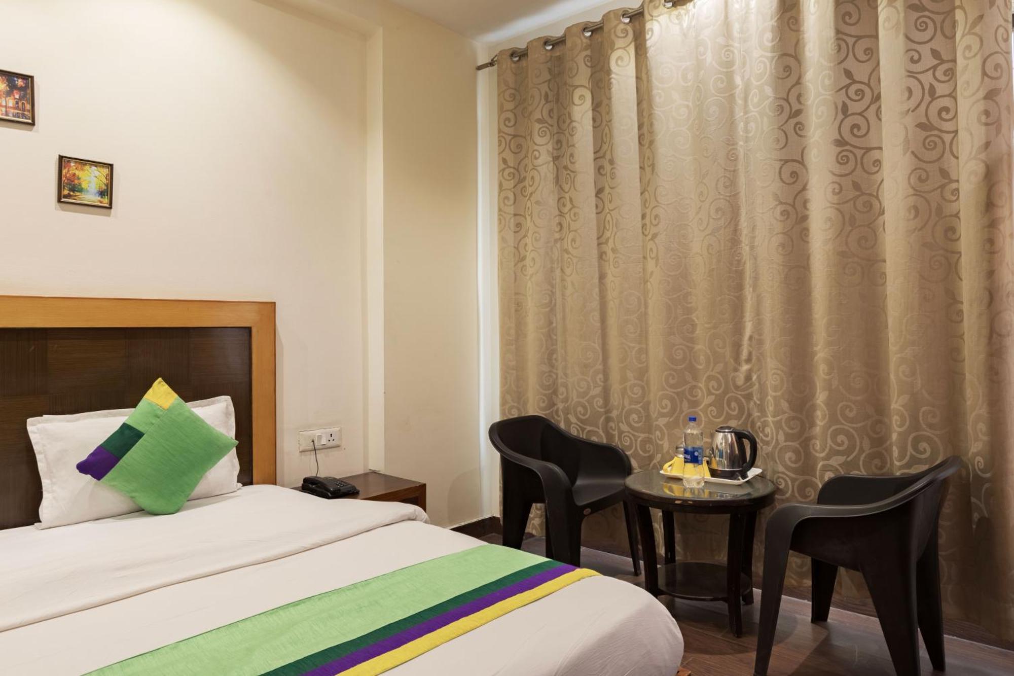 Treebo White Castle, Gurgaon Hotel Exterior photo