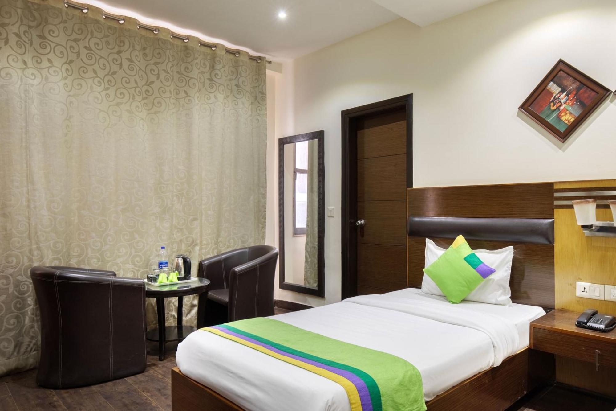 Treebo White Castle, Gurgaon Hotel Exterior photo