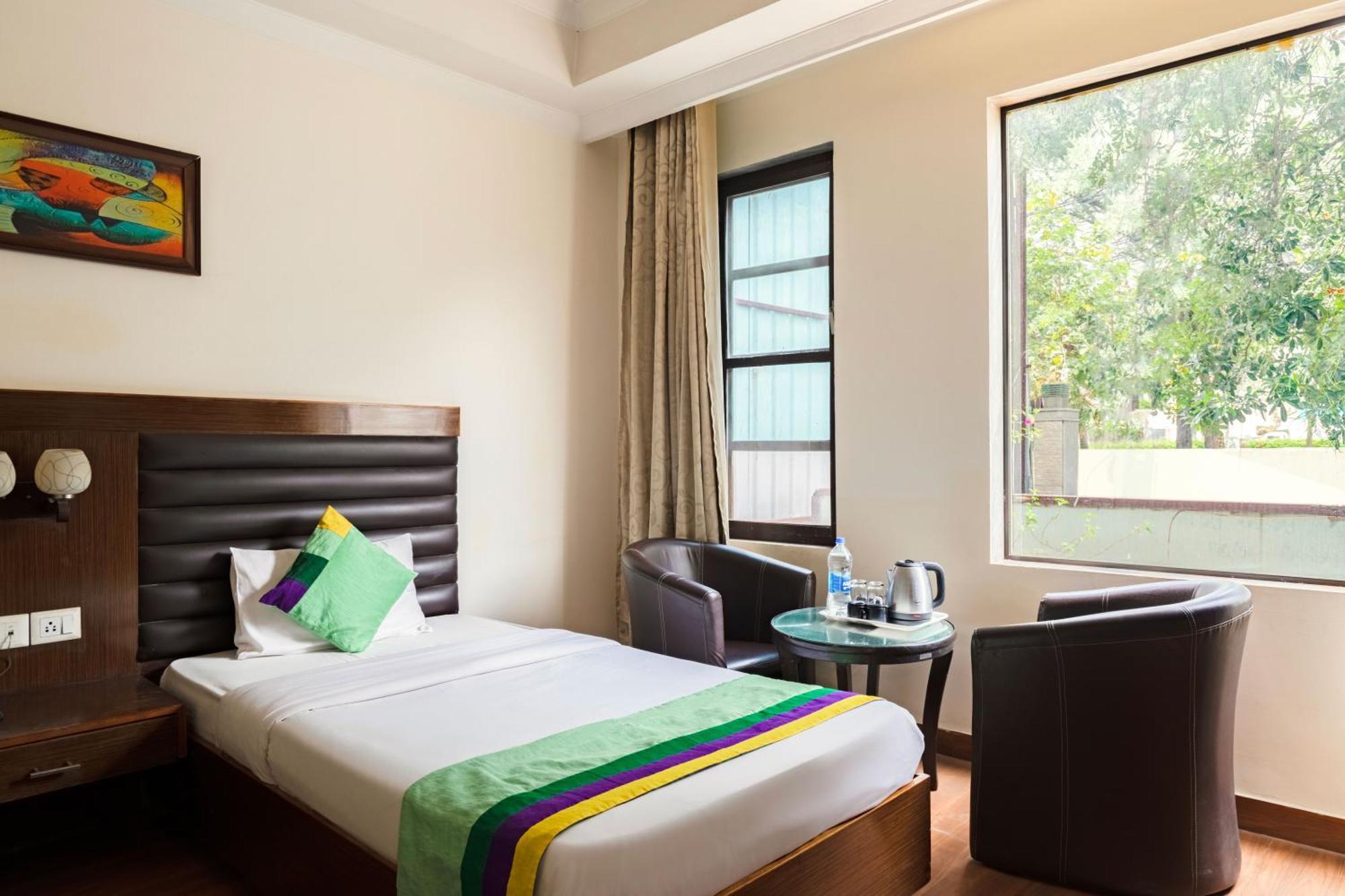 Treebo White Castle, Gurgaon Hotel Exterior photo