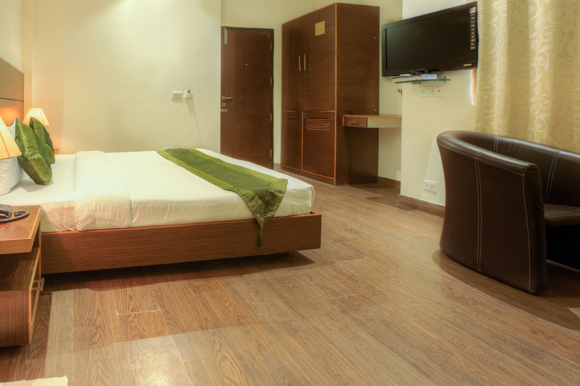 Treebo White Castle, Gurgaon Hotel Exterior photo